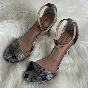 Call It Spring Snakeskin Patterned Heels size 6 gray